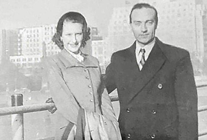 An old black and white photo of Jose and Gerry Hampton photographed on Waterloo Bridge in London 