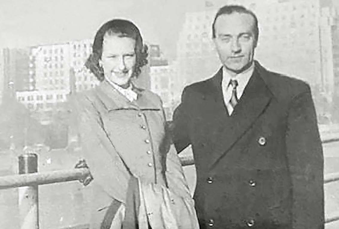 An old black and white photo of Jose and Gerry Hampton photographed on Waterloo Bridge in London